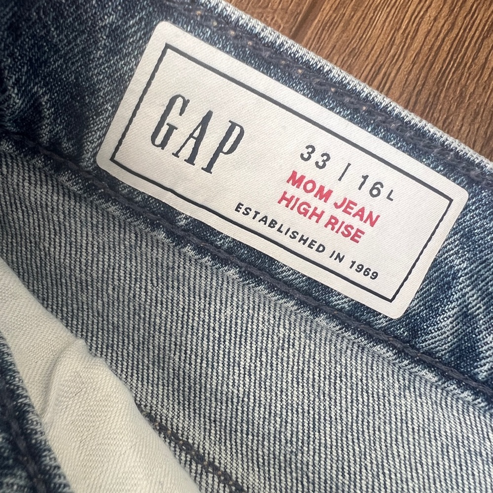 Gap high rise mom jean - Picture 3 of 3